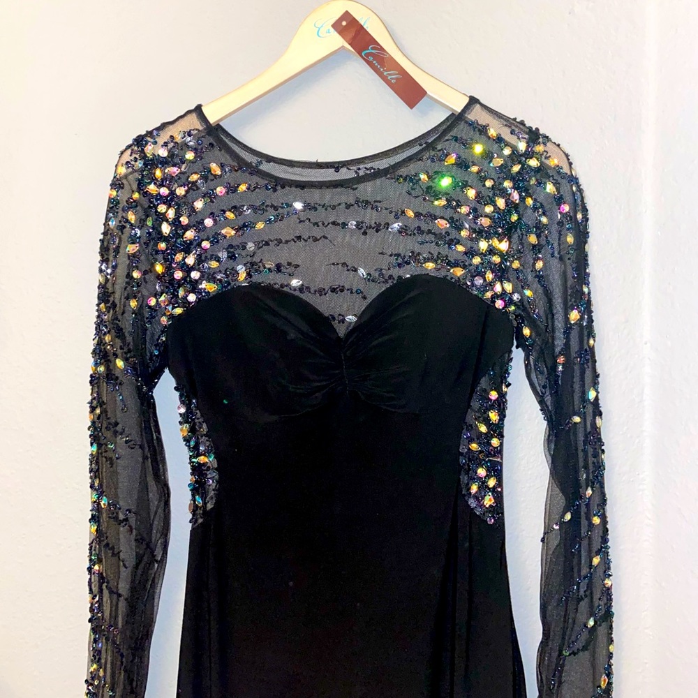 Camille La Vie Size 4 Black Prom/Formal Evening Dress with Sequins & Slit